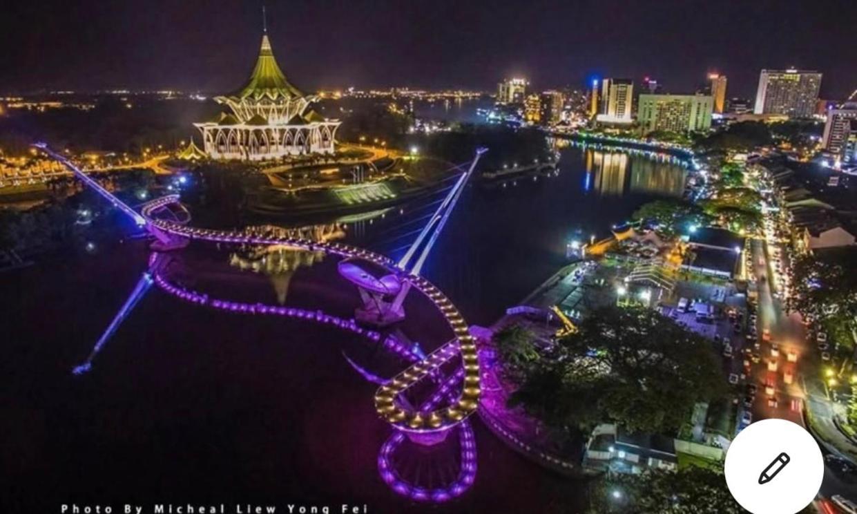 Riverbank Suites Waterfront Kuching Kültér fotó