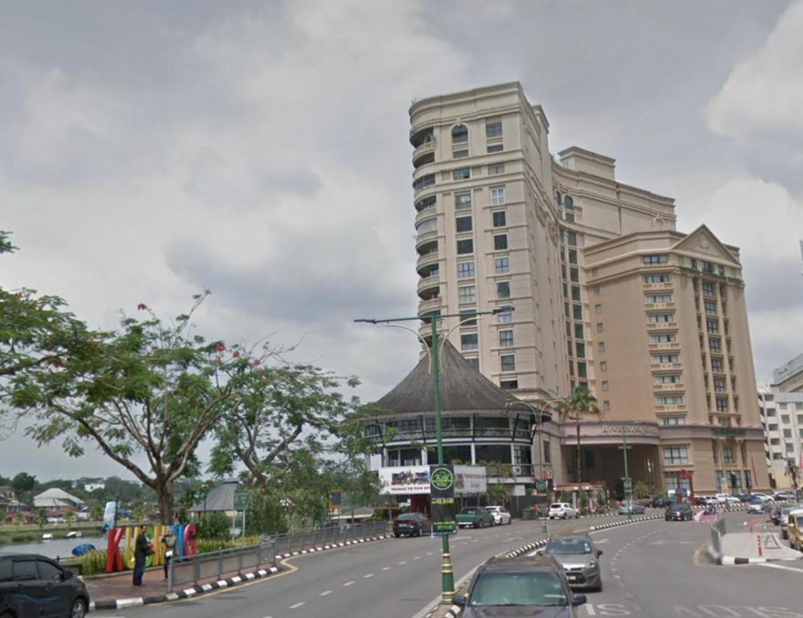 Riverbank Suites Waterfront Kuching Kültér fotó