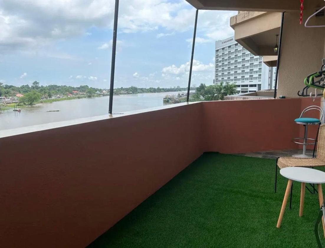 Riverbank Suites Waterfront Kuching Kültér fotó